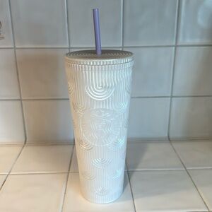NWT - Starbucks Spring 2023 White Pearl Shell/Scales Tumbler Venti 24oz